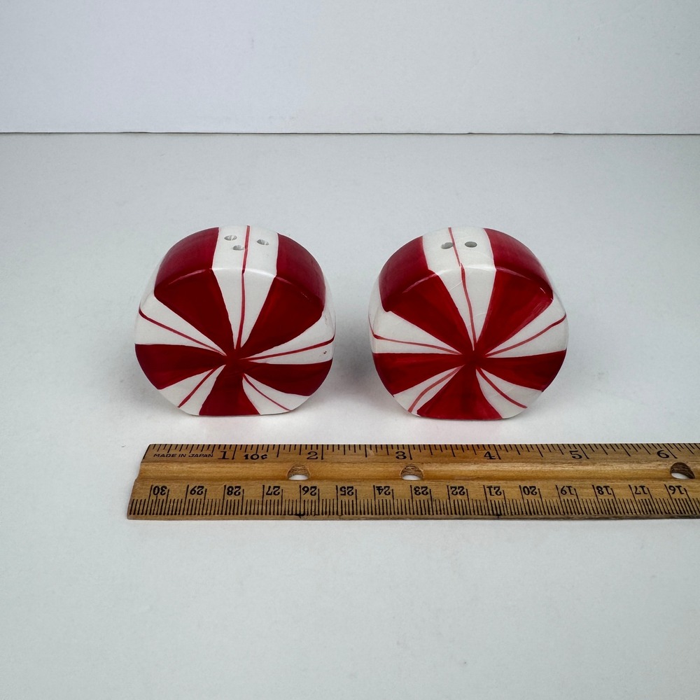 Vtg Peppermit Round Ceramic Salt and Pepper Shakers Red White‎ Tabletop READ